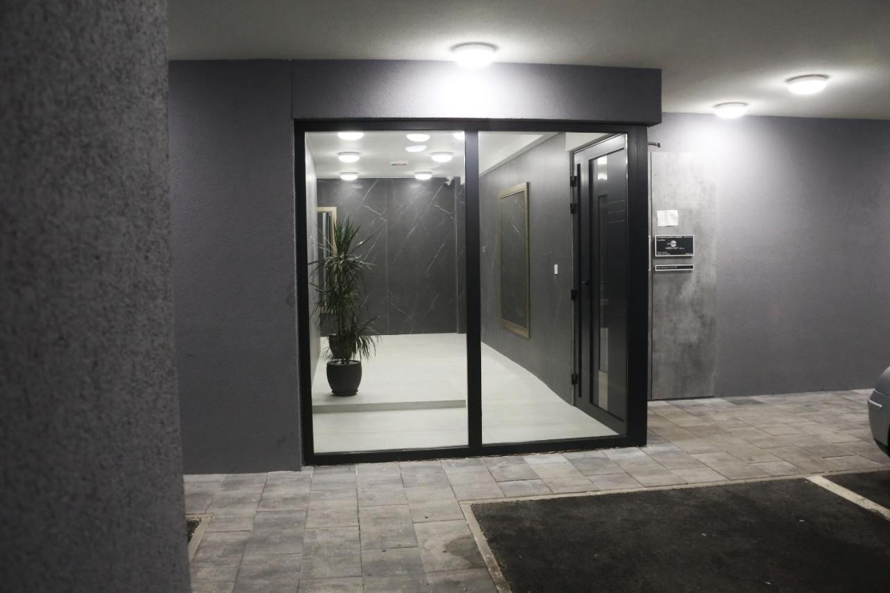 Apartman Natasa Sa Podzemnom Garazom บันยาลูกา ภายนอก รูปภาพ
