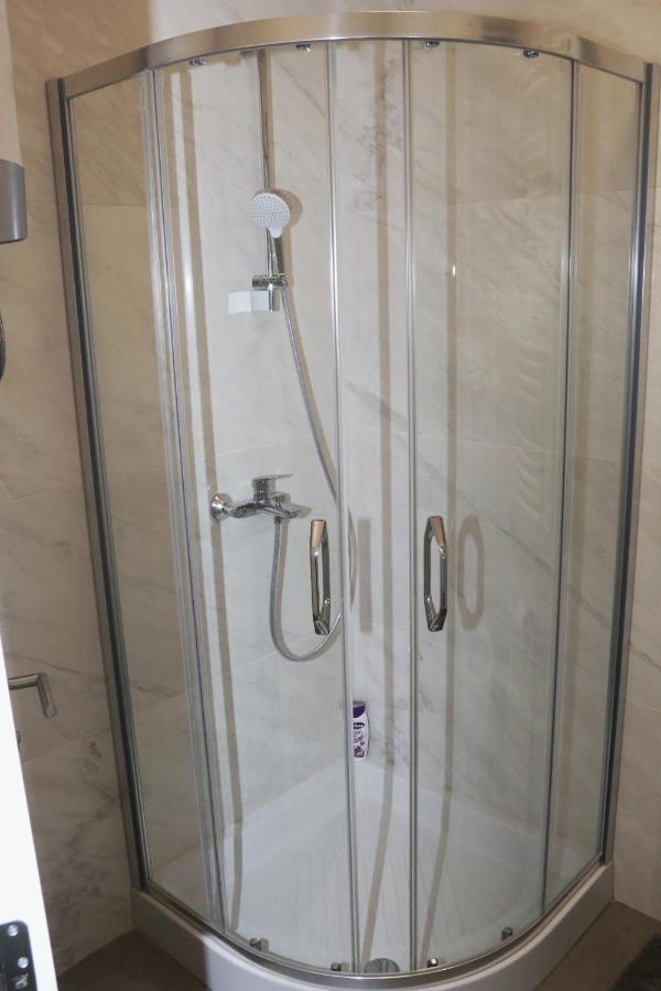 Apartman Natasa Sa Podzemnom Garazom บันยาลูกา ภายนอก รูปภาพ